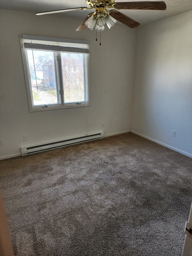 Bedroom - 211 E Pearl St