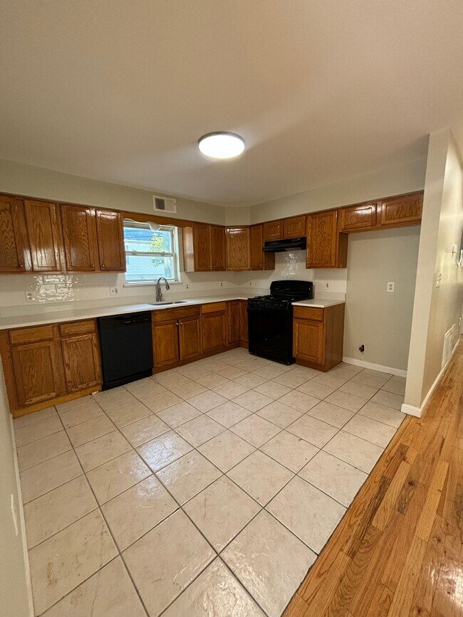 Building Photo - 509 S 19th St