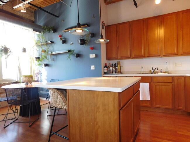 Foto del edificio - 1740 N Maplewood Ave