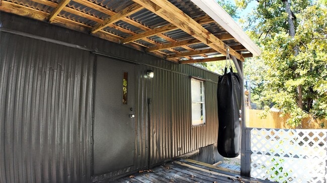 Foto del edificio - 251 Oakdale Dr