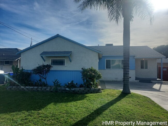 Photo - 3 Bedroom 1 Bath Gem For Rent! House