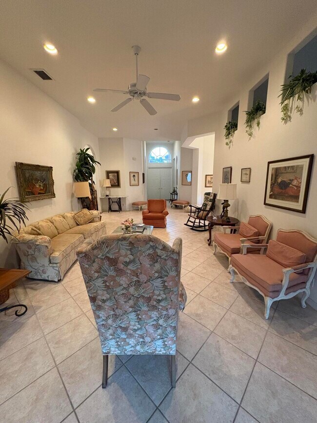 Building Photo - 15869 Vivanco St