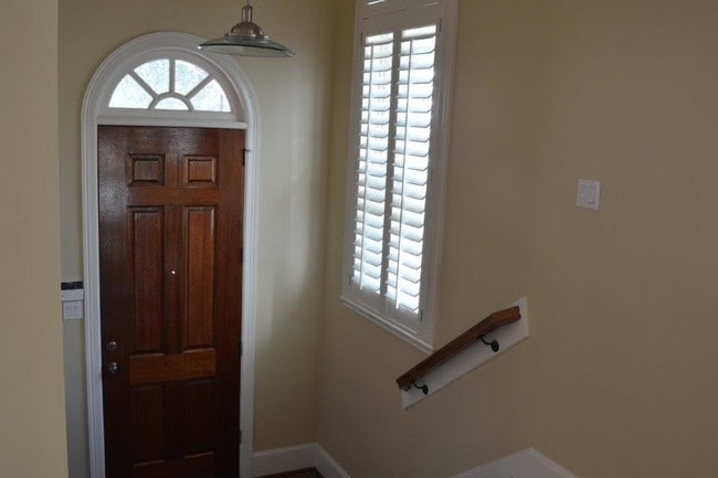 Building Photo - 18 Waterway Ct