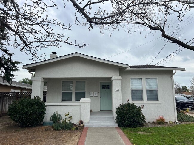 Foto del edificio - 708 N L St