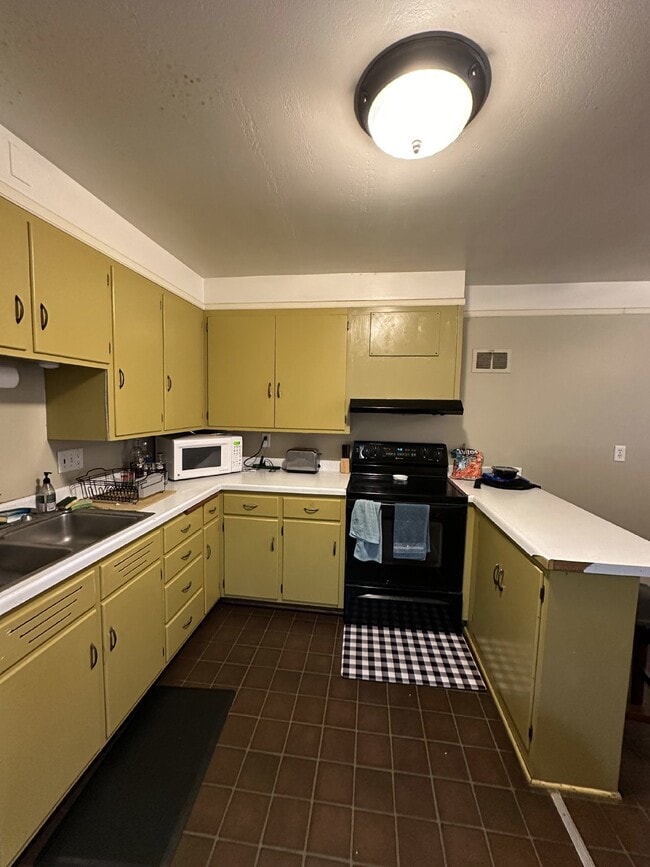 Foto del edificio - 4 Bed 2 Bath close to UWEC and downtown! A...