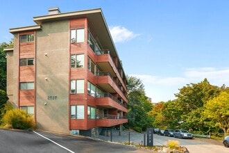 Building Photo - 1717 5th Ave N