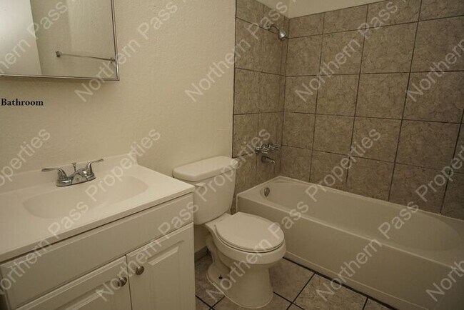 Foto del edificio - 1 Month Free Rent! Cozy 2 Bedroom Apartment