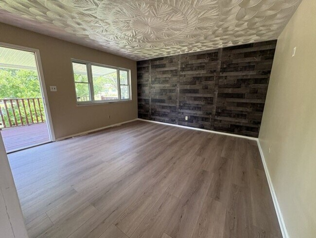 Building Photo - Updated 3-Bedroom Akron Home with Finished Basement & Large Detached Garage