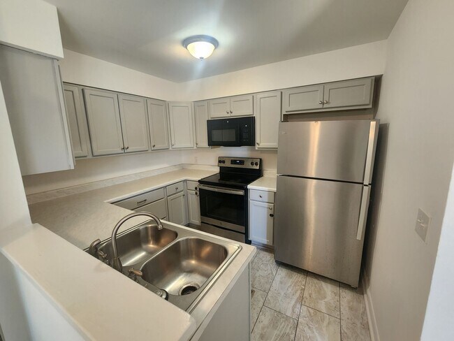 Foto del edificio - 4900 Spring Lake Dr