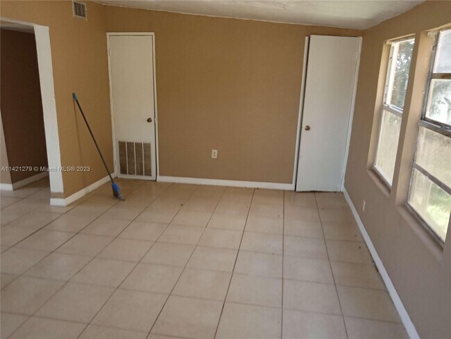 Building Photo - 418 S Coconut Ct