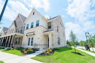 Building Photo - 7800 Manilla Dr