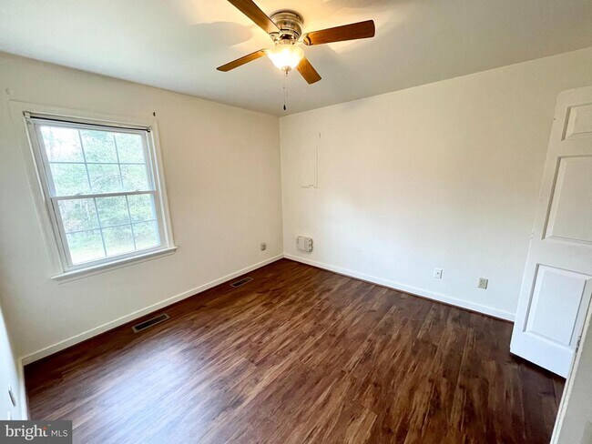 Building Photo - 2112 Kaiser Dr