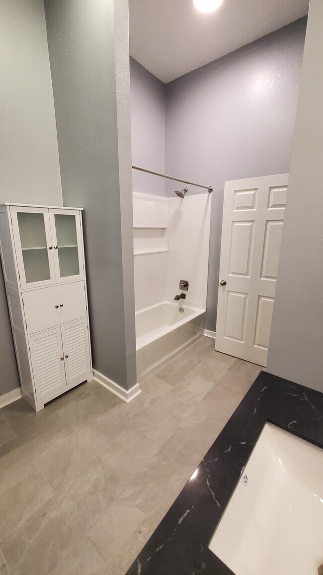 Baño - 2027 General Taylor St