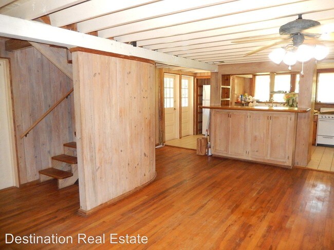 Building Photo - 3 br, 2 bath House - 367 Old Church Rd.