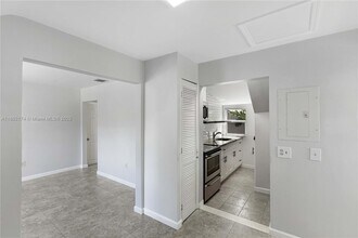 Building Photo - 1408 SW 19th Ter