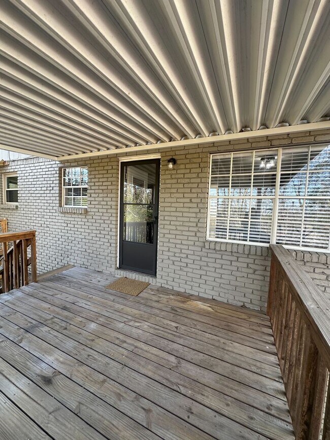 Foto del edificio - Spacious 3BR/BA Townhome in Prime Vestavia Location