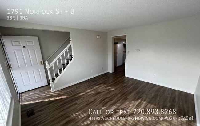 Building Photo - 3 Bed 2.5 Bath Townhome with W/D and Priva...