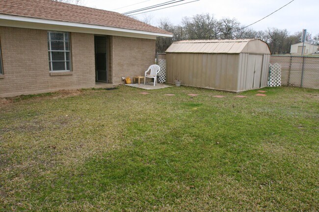 backyard and another garden shed - 503 Hilliard Dr