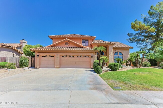 Building Photo - Location! Location!  5Bedrooms / 3Bathroom...