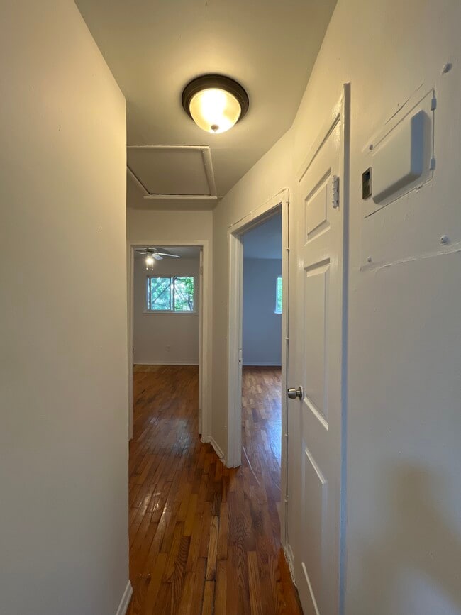 Building Photo - 18 Skyline Dr