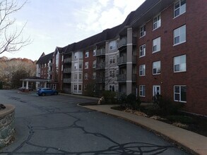 Building Photo - 25 Dartmouth Rd