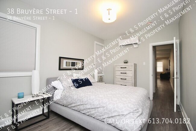 Building Photo - 38 Bruyère St