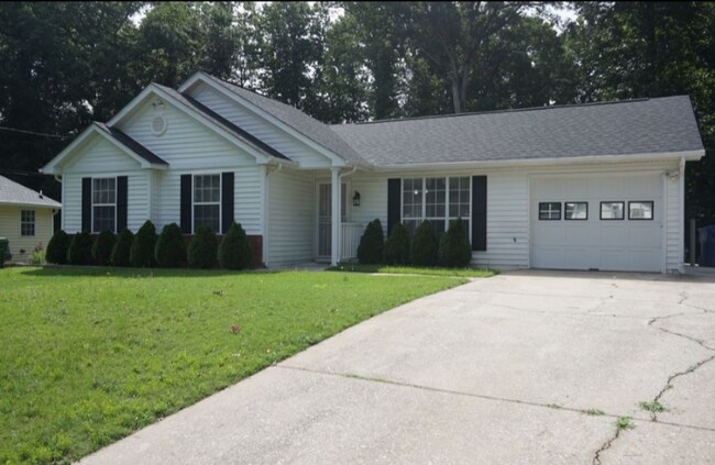 Building Photo - 2119 Briar Glen Ln SW