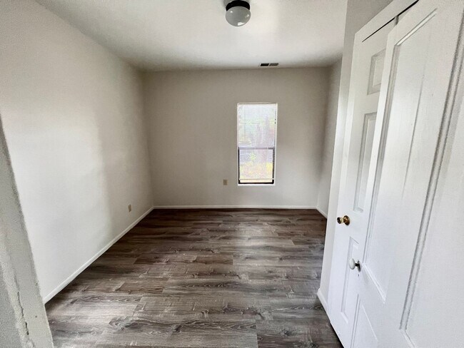 Building Photo - Downtown Home For Rent