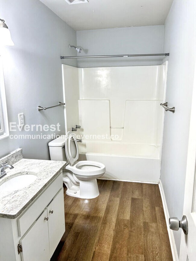 Foto del edificio - 141 Buckingham Cir