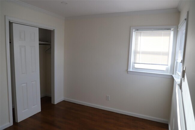 Building Photo - 121 Nassau Blvd