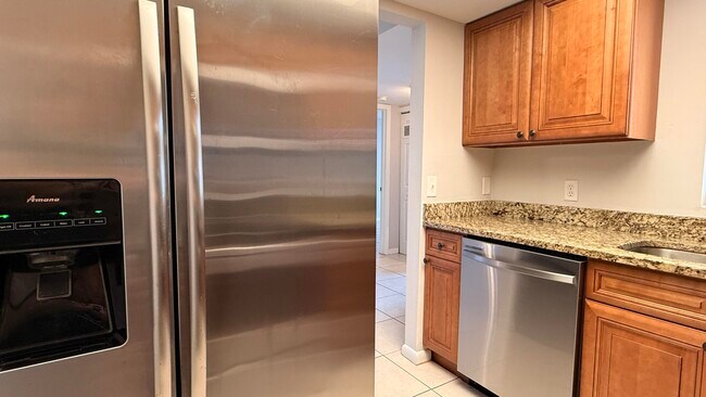 Building Photo - 1694 SE Green Acres Cir