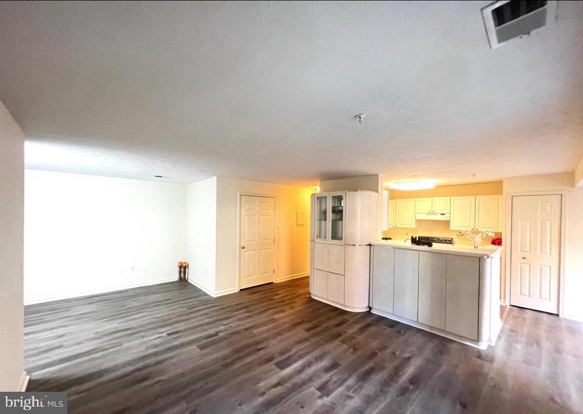 Foto principal - 8009 Township Dr