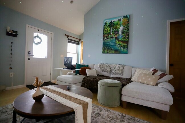 Foto del edificio - 14 Sterling Rd