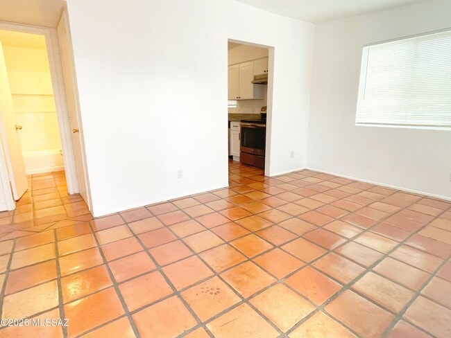 Building Photo - 1404 W Fresno St