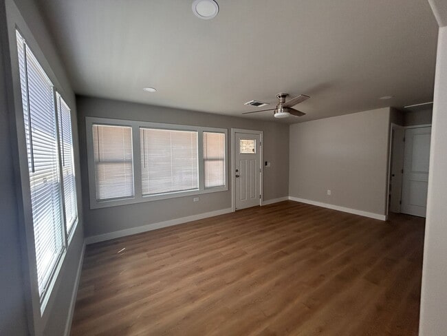 Foto del edificio - Spacious and remodeled country home close to town.