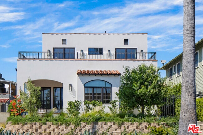 Building Photo - 1367 Laveta Terrace