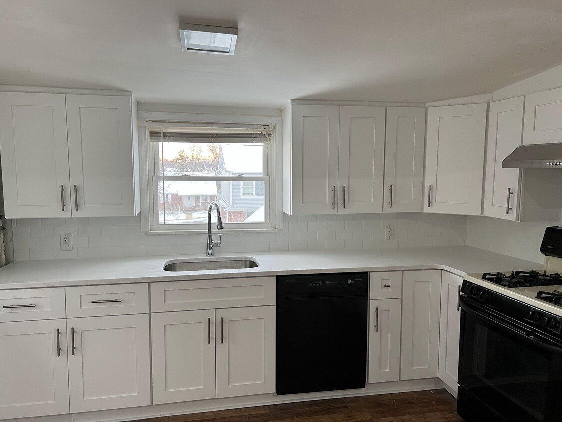 Kitchen - 188 Philip Ave