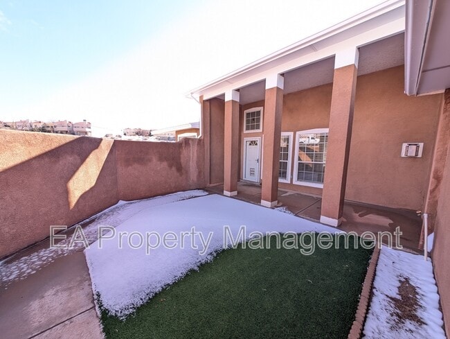 Foto del edificio - 363 Pinon Creek Rd SE