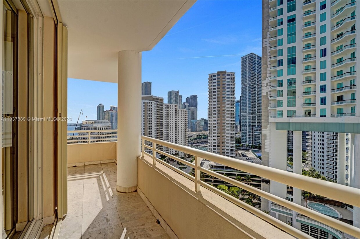 Foto principal - 888 Brickell Key Dr