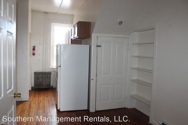 Building Photo - 1 br, 1 bath House - 180 S. Main St. Apt 5
