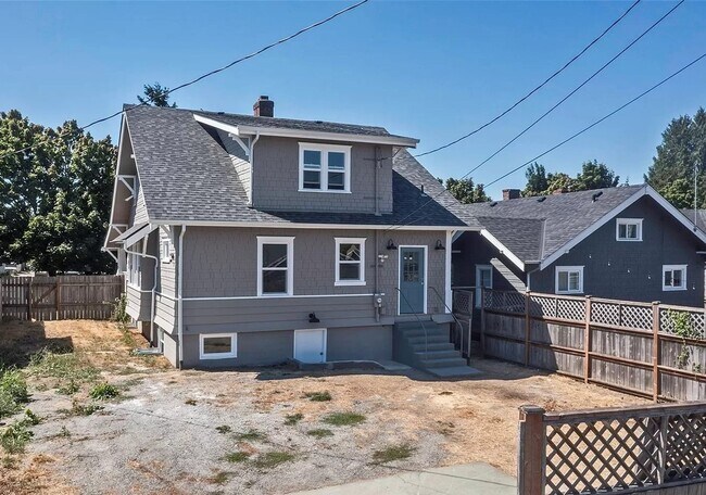 Building Photo - 839 S Pine St