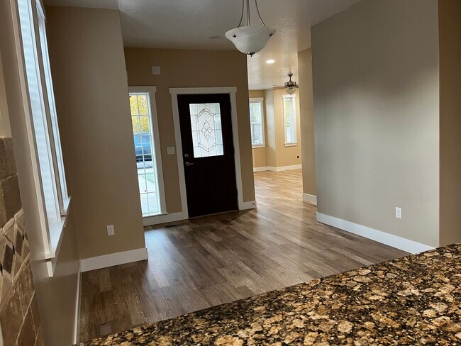 Foto del edificio - 4940 Willow Ln