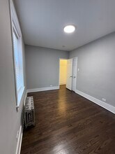 Secondary Bedroom - Rogers Park Apartments