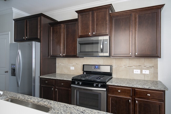 Foto del edificio - Coming Soon! Gorgeous End-Unit Townhome with Spacious Layout in Morrisville/Durham County