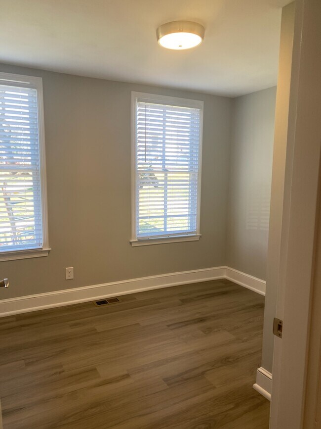 Bedroom 1 - 917 Campbell Ave SW