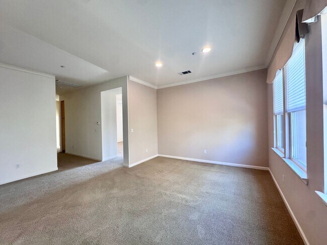 Foto del edificio - Beautifully Maintained Single Story 4 Bed ...