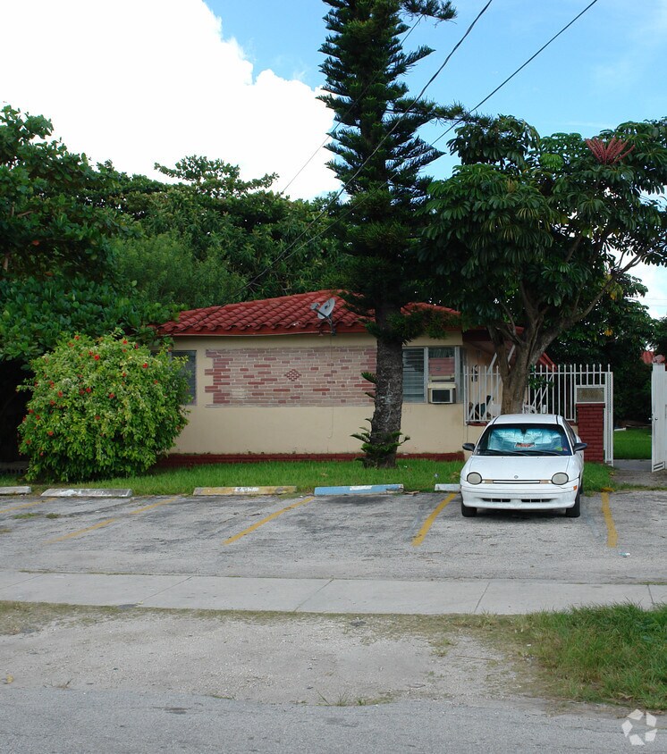Primary Photo - 641-651 NE 86th Street