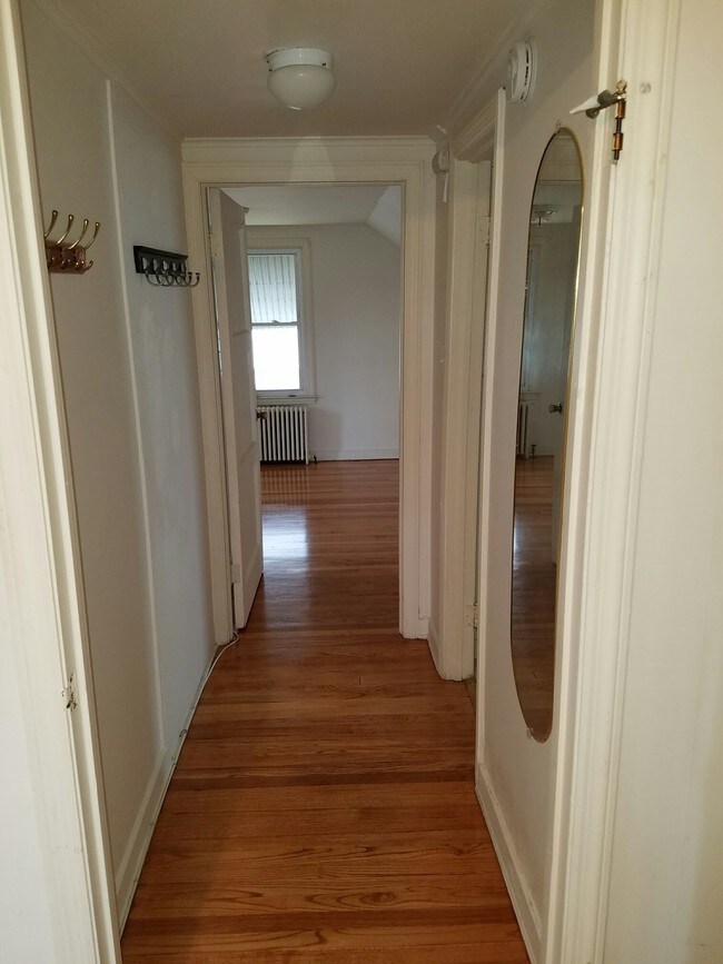 Building Photo - 415 Magazine St