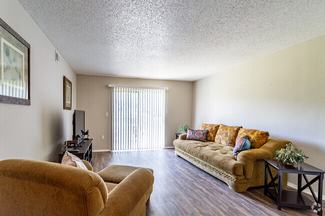 2BR, 1BA - 945 SF - Eastgate Apartments