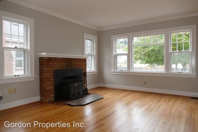 Building Photo - 3 br, 2 bath House - 226 SE 76th Ave